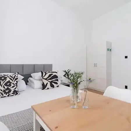 Apartment F-u-c-k *